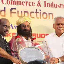 Gurudev receives award from Karnataka Chambers of Commerce