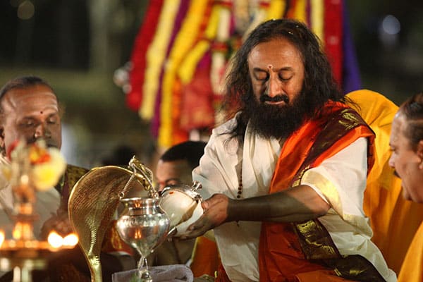 Gurudev honoring the traditional ceremony